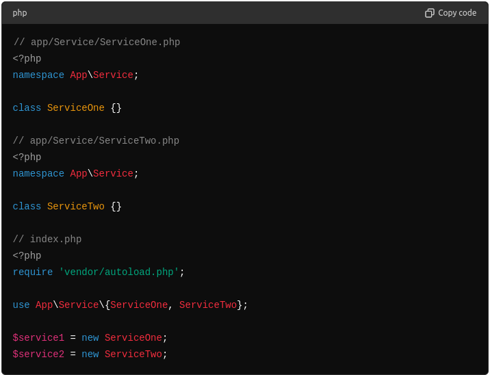 PHP-Code: ServiceOne und ServiceTwo im Namespace App\Service, gemeinsam importiert mit use App\Service\{ServiceOne, ServiceTwo}